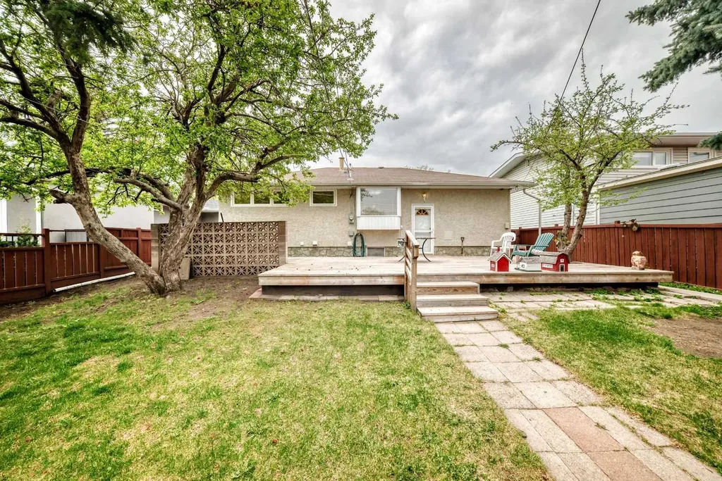 3132 48 Street SW Calgary AB T3E 3X7