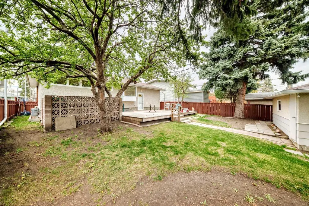 3132 48 Street SW Calgary AB T3E 3X7