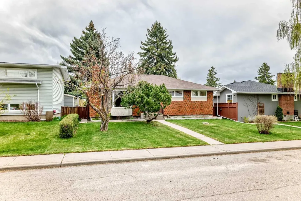 3132 48 Street SW Calgary AB T3E 3X7