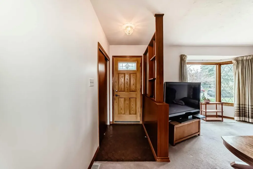 3132 48 Street SW Calgary AB T3E 3X7