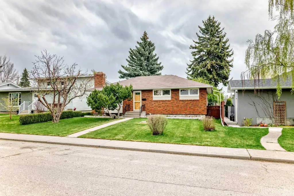 3132 48 Street SW Calgary AB T3E 3X7
