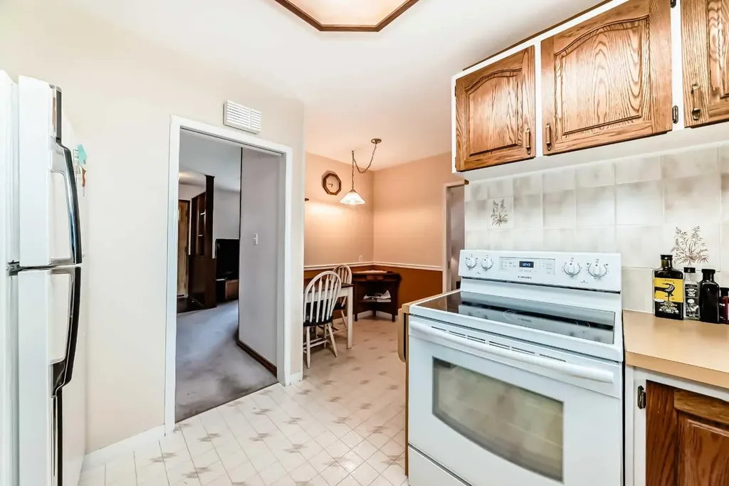 3132 48 Street SW Calgary AB T3E 3X7