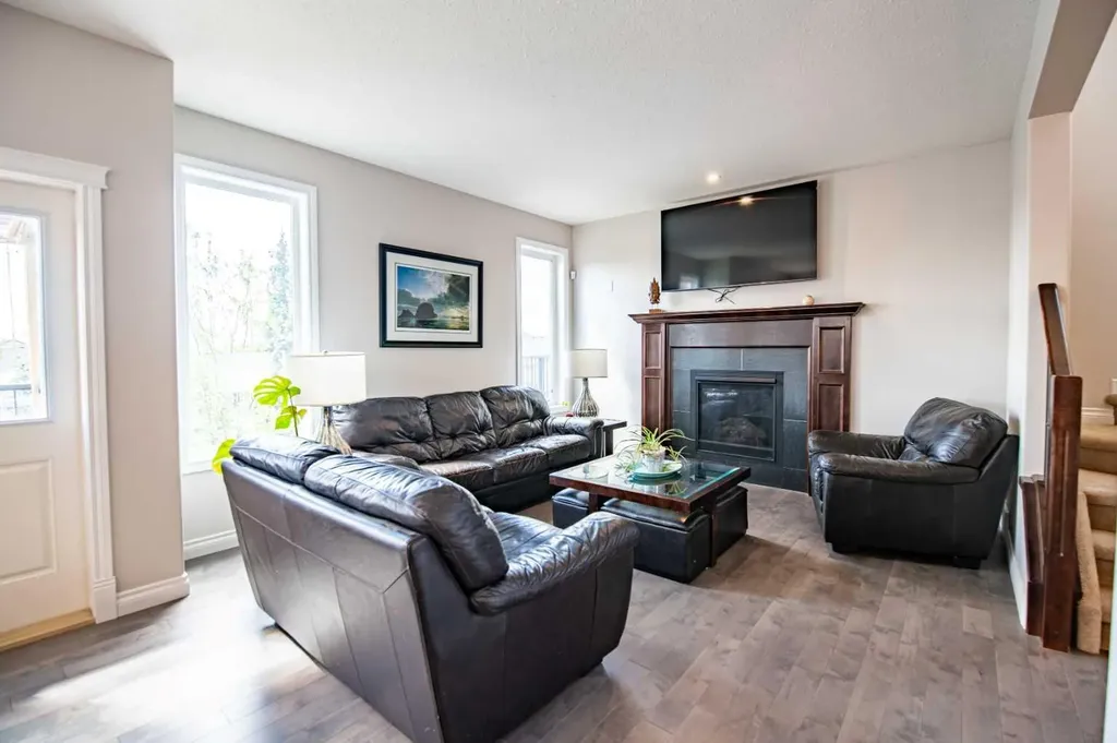 60 Cyprus Road Blackfalds AB T4M 0C5