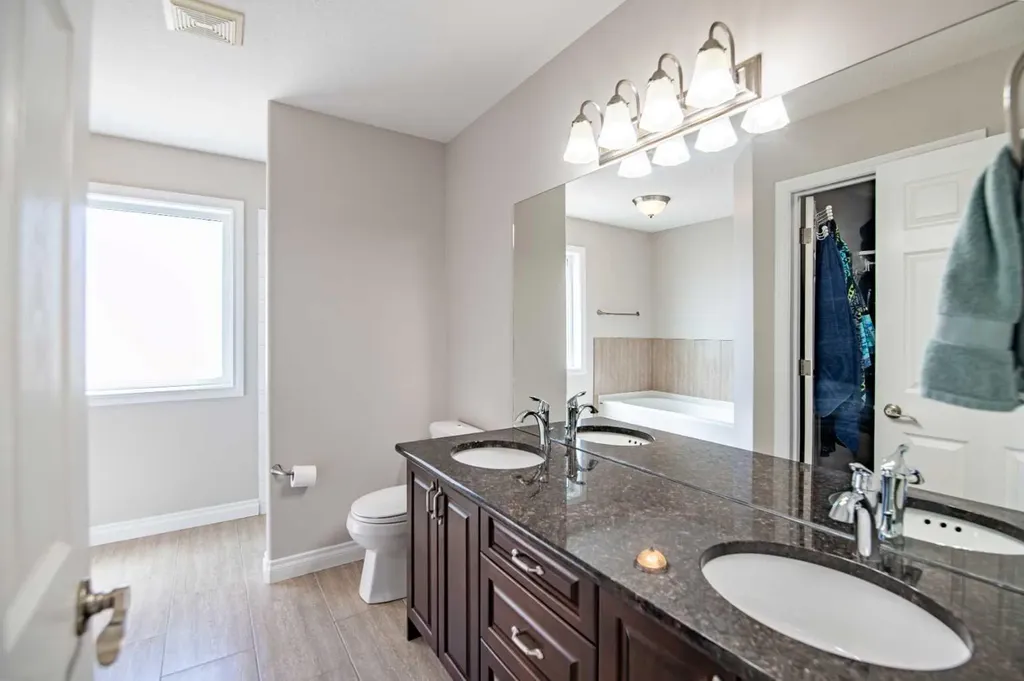 60 Cyprus Road Blackfalds AB T4M 0C5