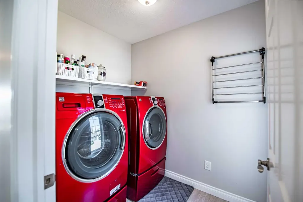 60 Cyprus Road Blackfalds AB T4M 0C5
