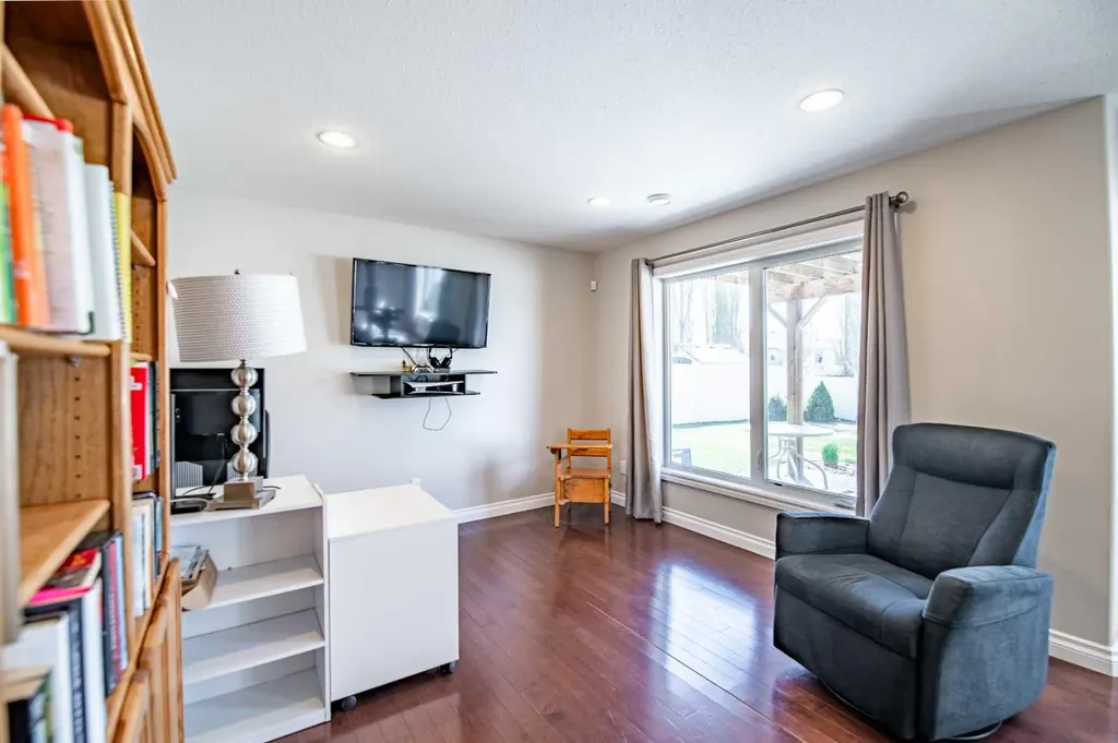 60 Cyprus Road Blackfalds AB T4M 0C5