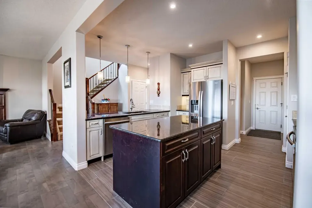 60 Cyprus Road Blackfalds AB T4M 0C5