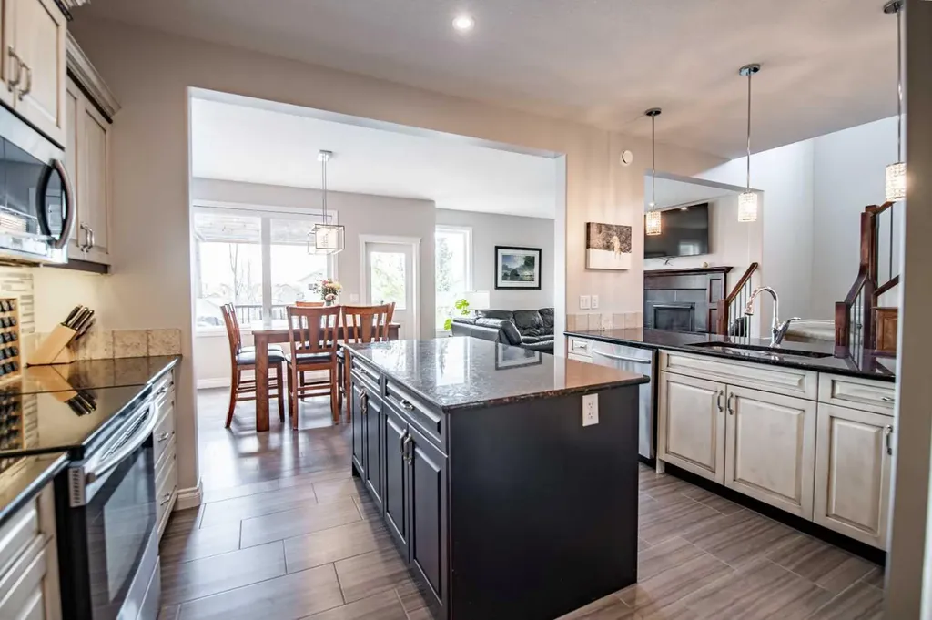 60 Cyprus Road Blackfalds AB T4M 0C5