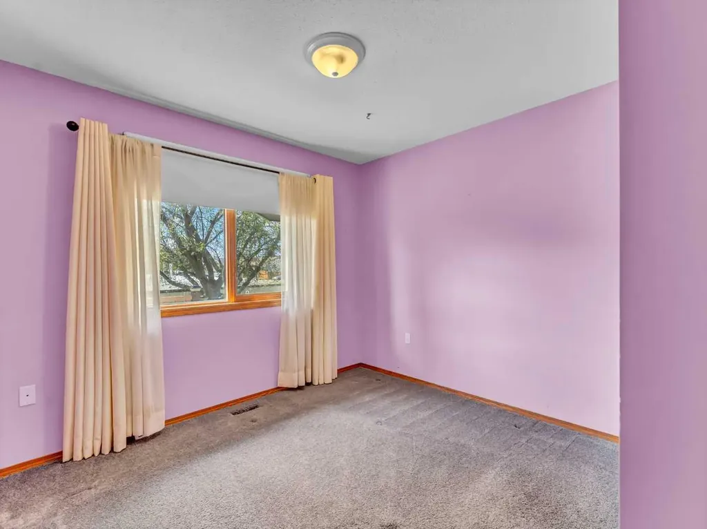 4 Turner Boulevard SE Medicine Hat AB T1B 3W8