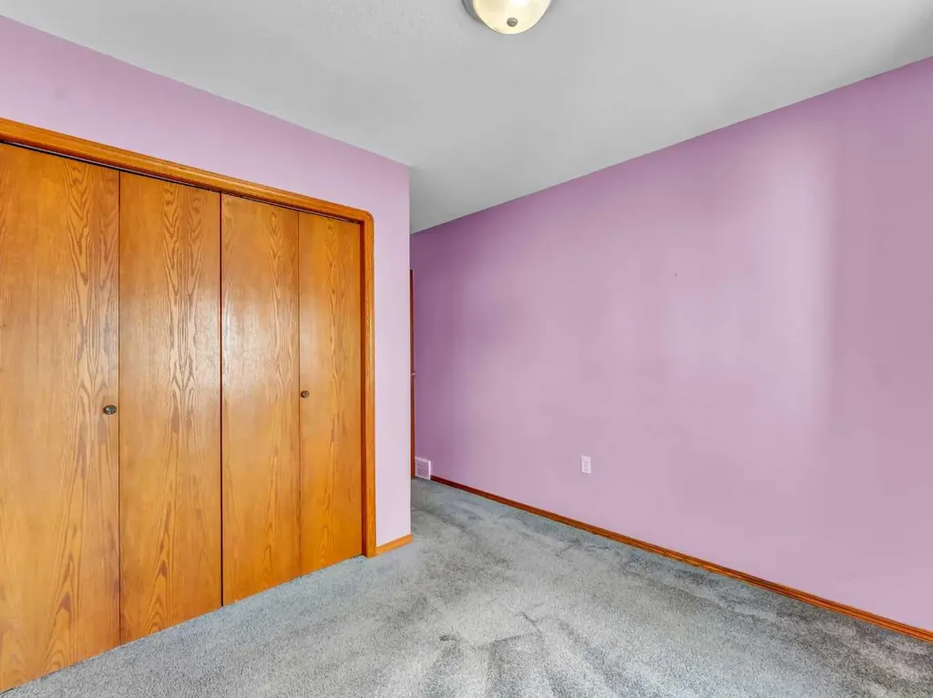 4 Turner Boulevard SE Medicine Hat AB T1B 3W8