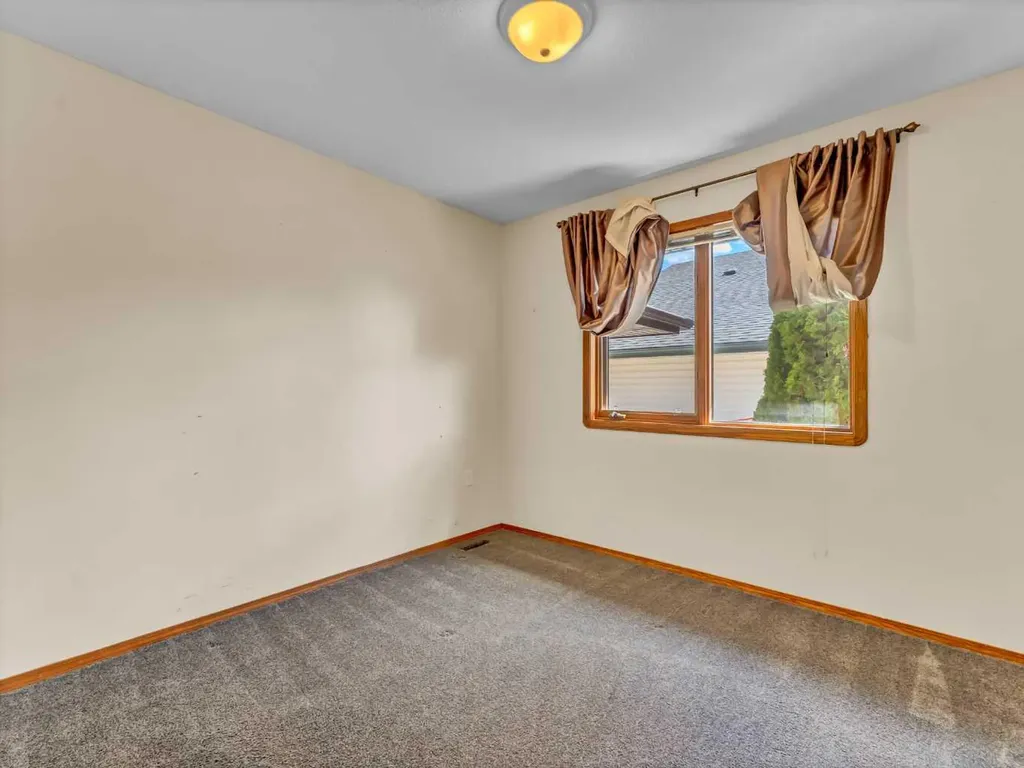 4 Turner Boulevard SE Medicine Hat AB T1B 3W8