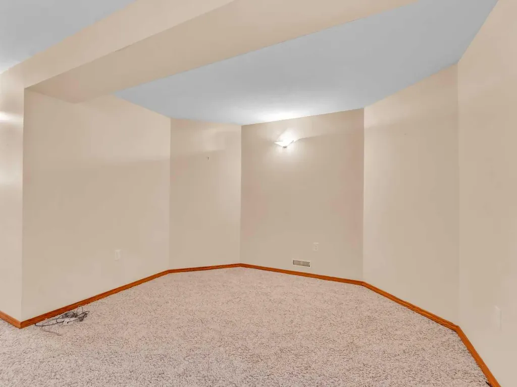 4 Turner Boulevard SE Medicine Hat AB T1B 3W8