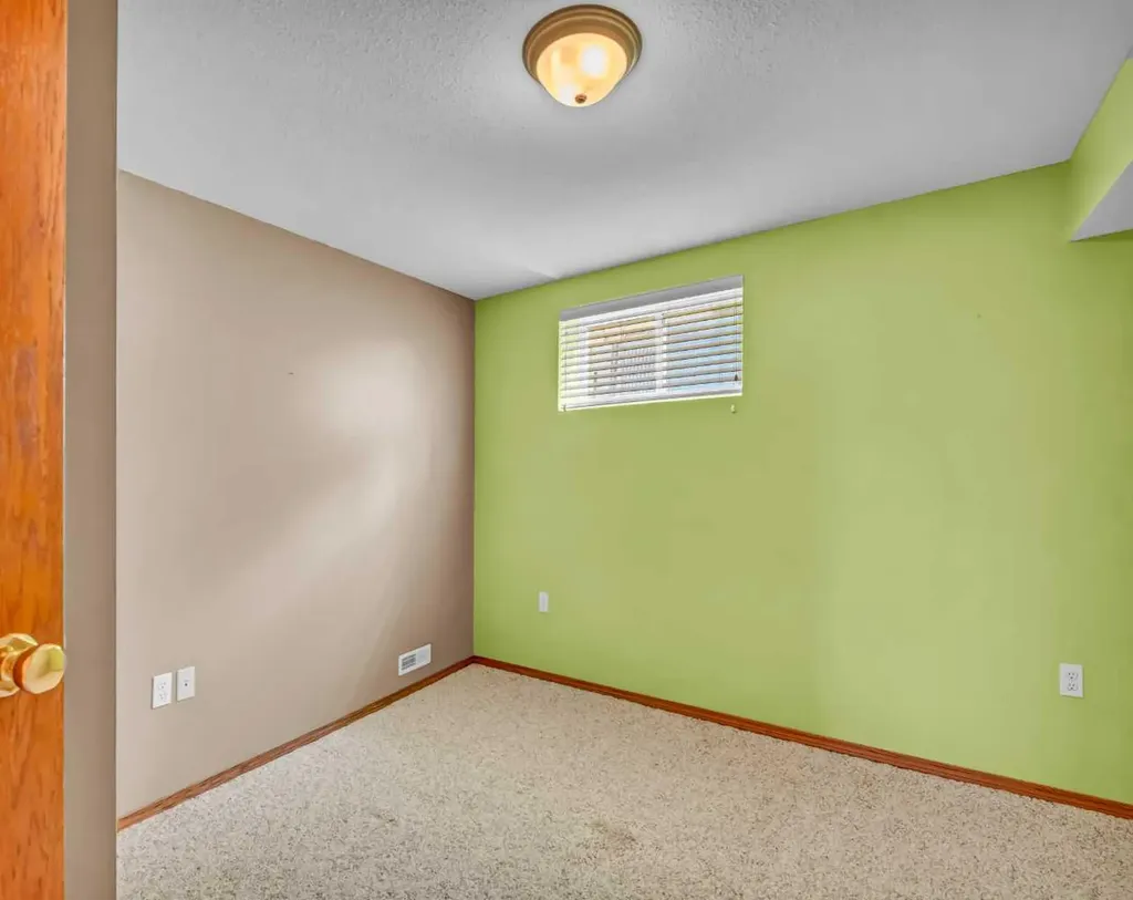4 Turner Boulevard SE Medicine Hat AB T1B 3W8