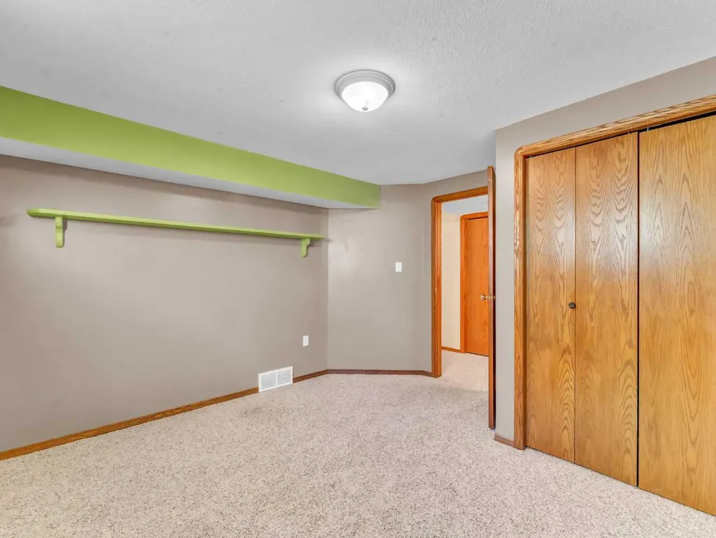 4 Turner Boulevard SE Medicine Hat AB T1B 3W8
