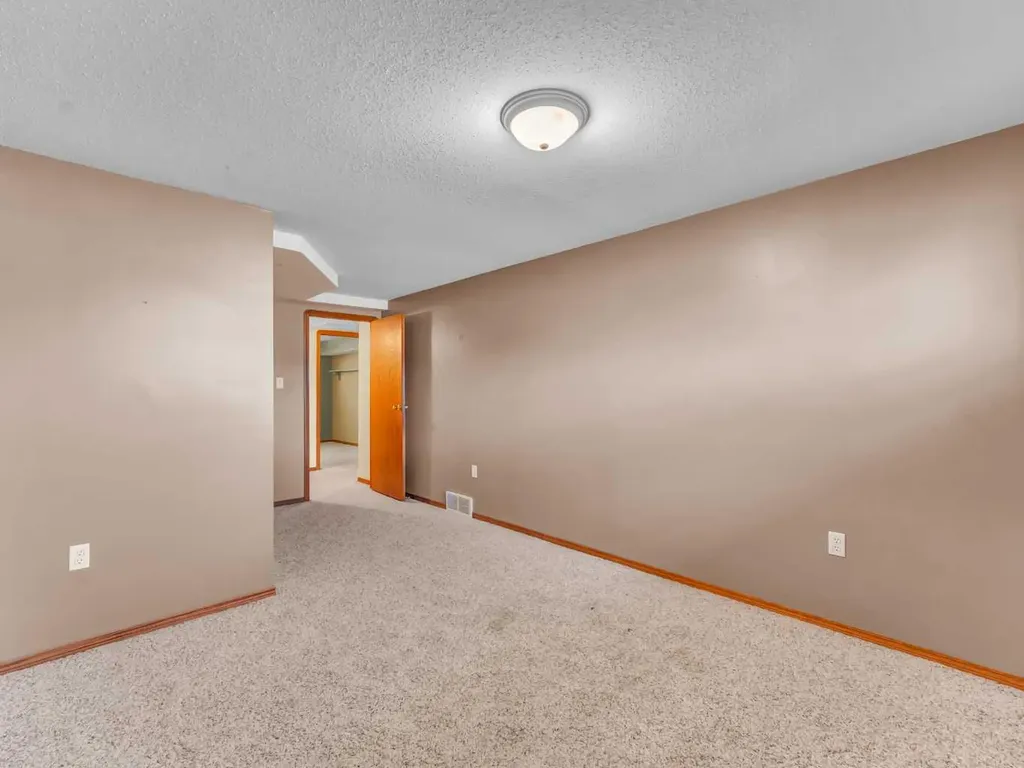 4 Turner Boulevard SE Medicine Hat AB T1B 3W8