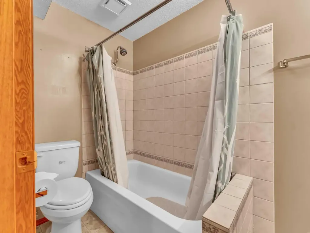 4 Turner Boulevard SE Medicine Hat AB T1B 3W8