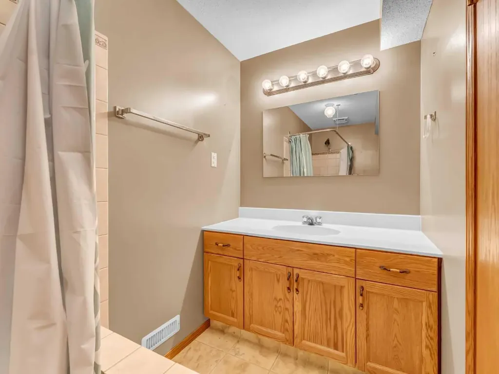 4 Turner Boulevard SE Medicine Hat AB T1B 3W8