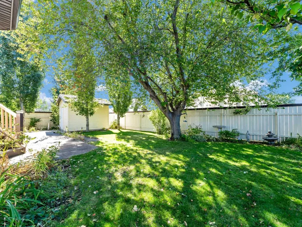 4 Turner Boulevard SE Medicine Hat AB T1B 3W8