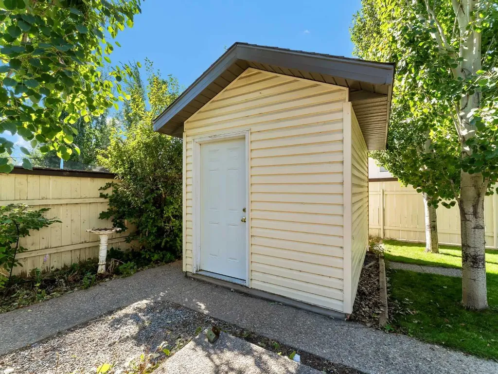 4 Turner Boulevard SE Medicine Hat AB T1B 3W8