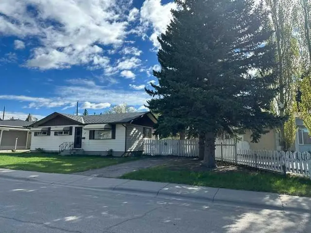 1628 Rouleau Crescent SE Calgary AB T2A1Y9