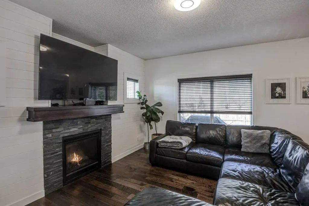 29 Drake Landing Loop Okotoks AB T1S 1H0