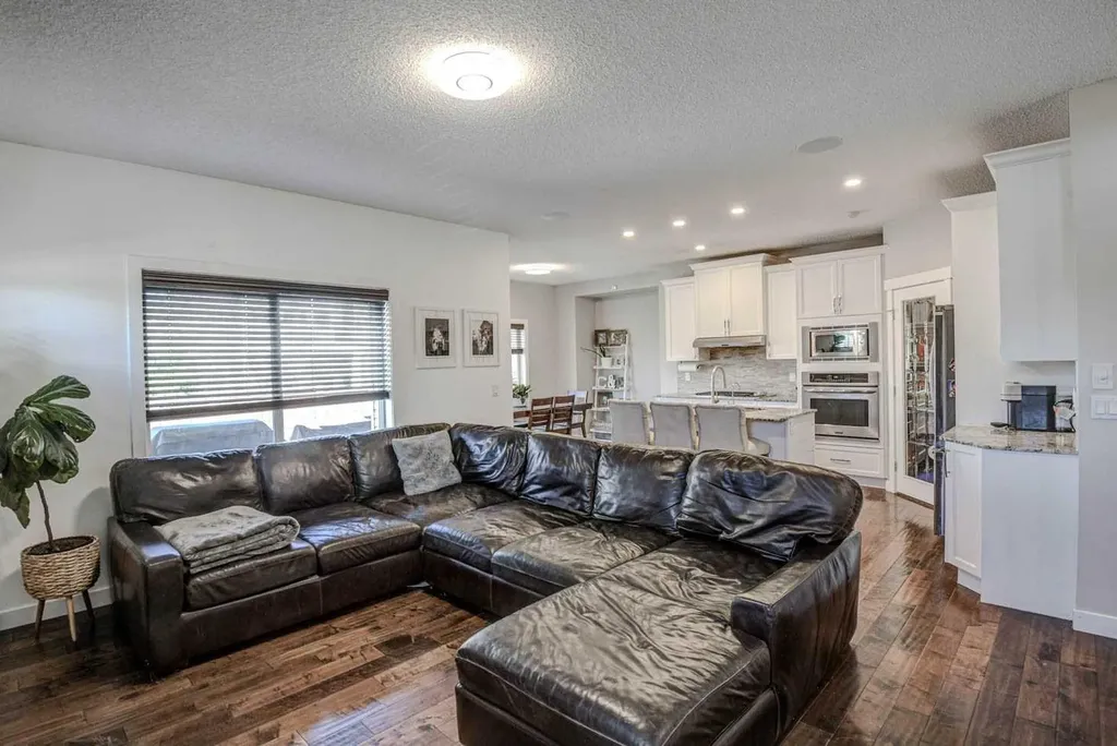 29 Drake Landing Loop Okotoks AB T1S 1H0