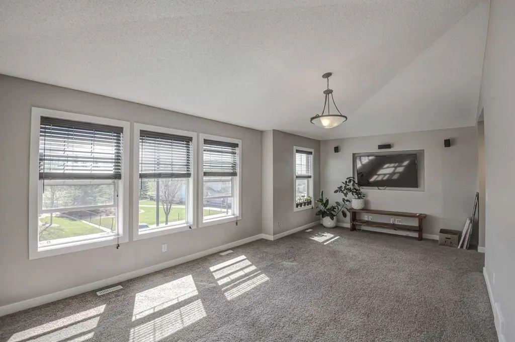 29 Drake Landing Loop Okotoks AB T1S 1H0