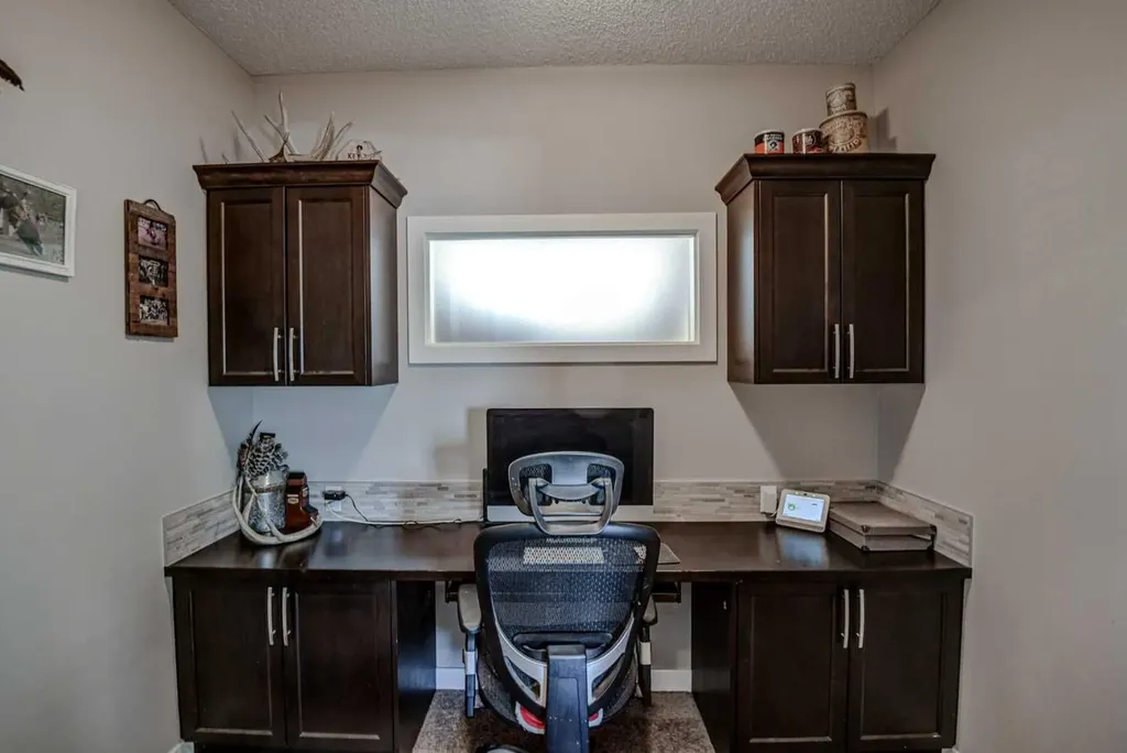 29 Drake Landing Loop Okotoks AB T1S 1H0