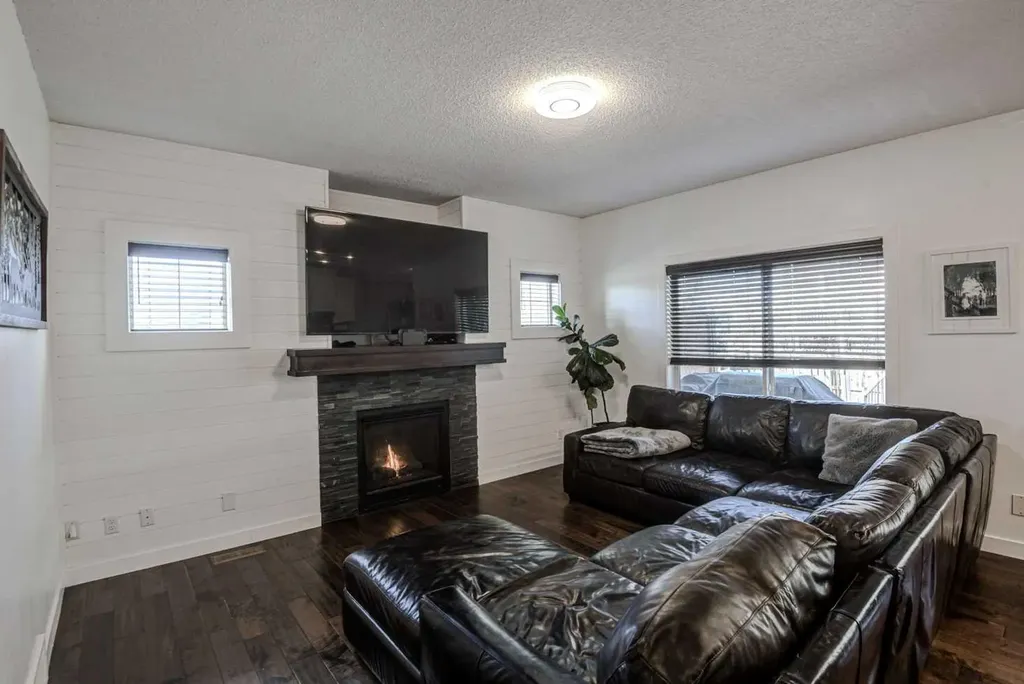 29 Drake Landing Loop Okotoks AB T1S 1H0