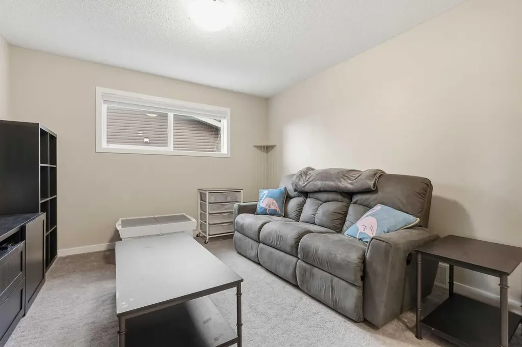31 Evansridge Crescent NW Calgary AB T3P 0J2