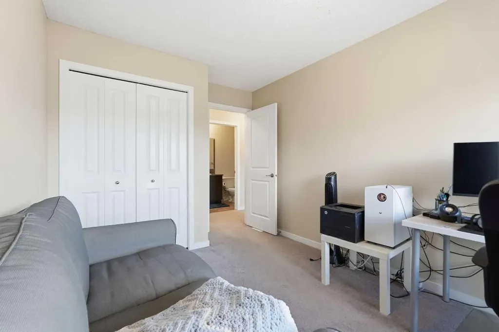 31 Evansridge Crescent NW Calgary AB T3P 0J2