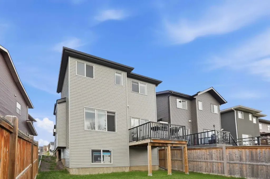 31 Evansridge Crescent NW Calgary AB T3P 0J2
