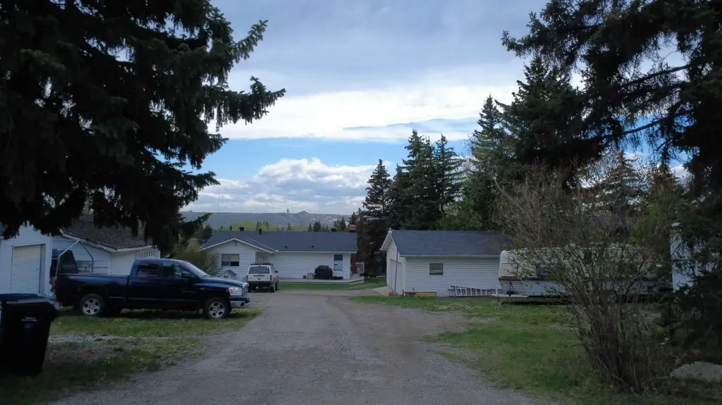 6003 Baroc Road NW Calgary AB T3A 4R5