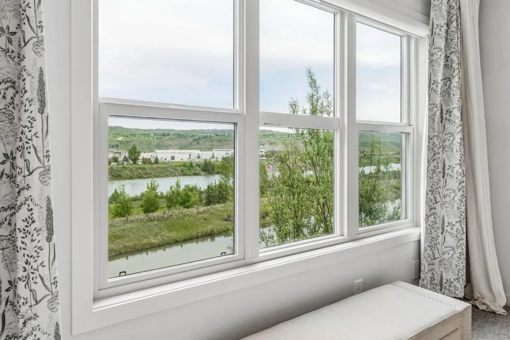 42 Riviera View Cochrane AB T4C 0Y7
