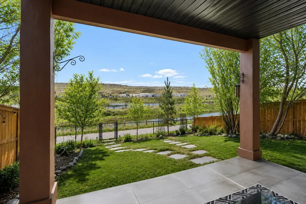 42 Riviera View Cochrane AB T4C 0Y7