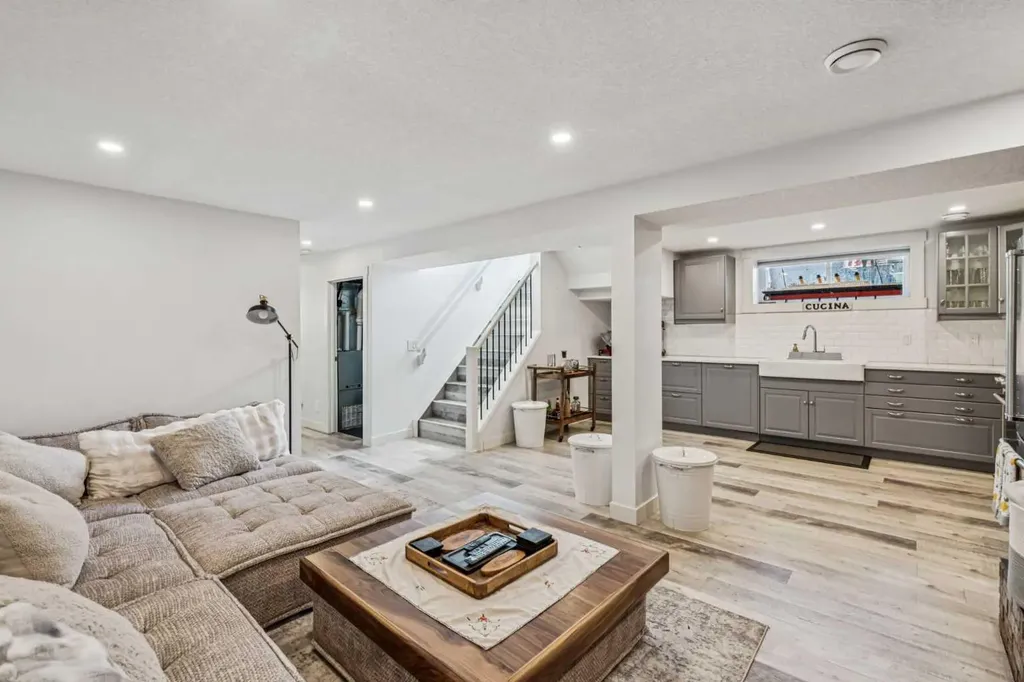 2219 Munro Drive NE Calgary AB T2E 5Y7