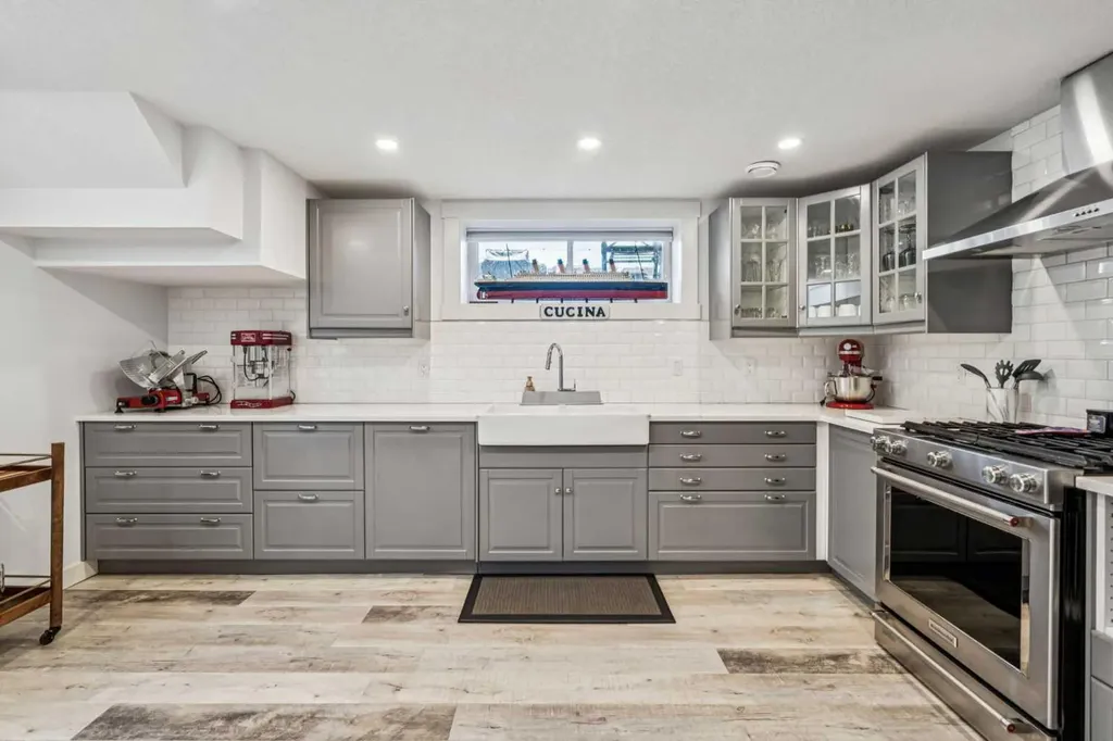2219 Munro Drive NE Calgary AB T2E 5Y7