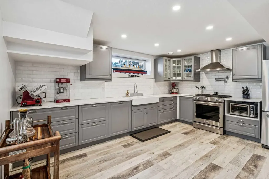 2219 Munro Drive NE Calgary AB T2E 5Y7