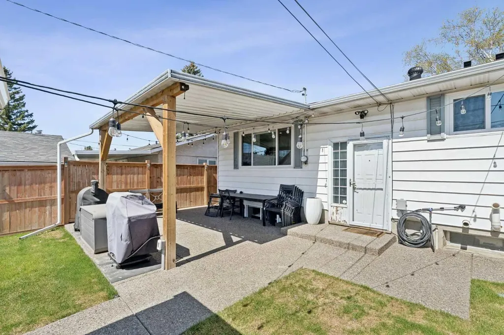 2219 Munro Drive NE Calgary AB T2E 5Y7