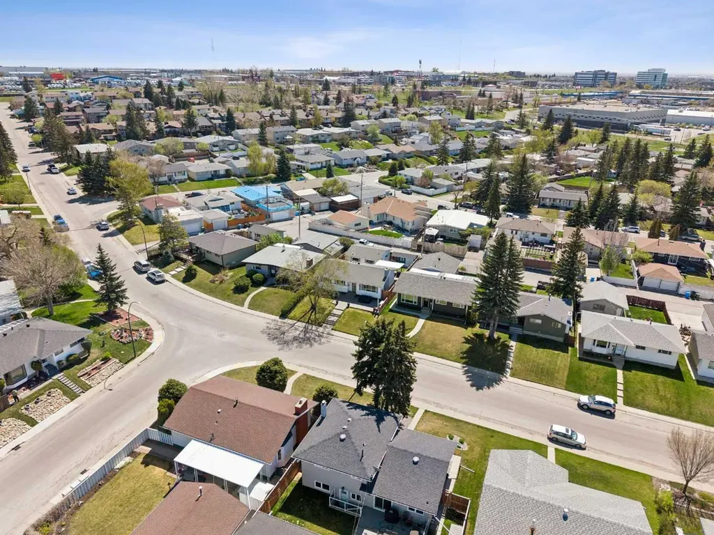 2219 Munro Drive NE Calgary AB T2E 5Y7