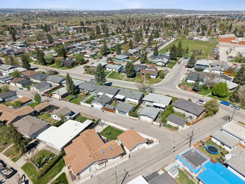 2219 Munro Drive NE Calgary AB T2E 5Y7