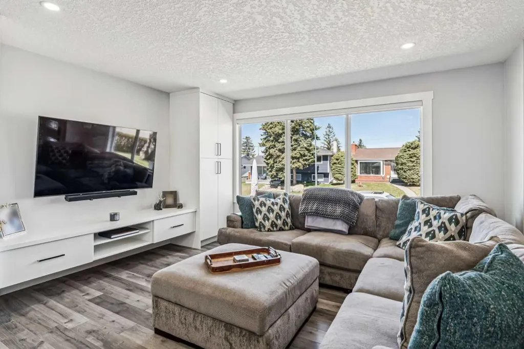 2219 Munro Drive NE Calgary AB T2E 5Y7