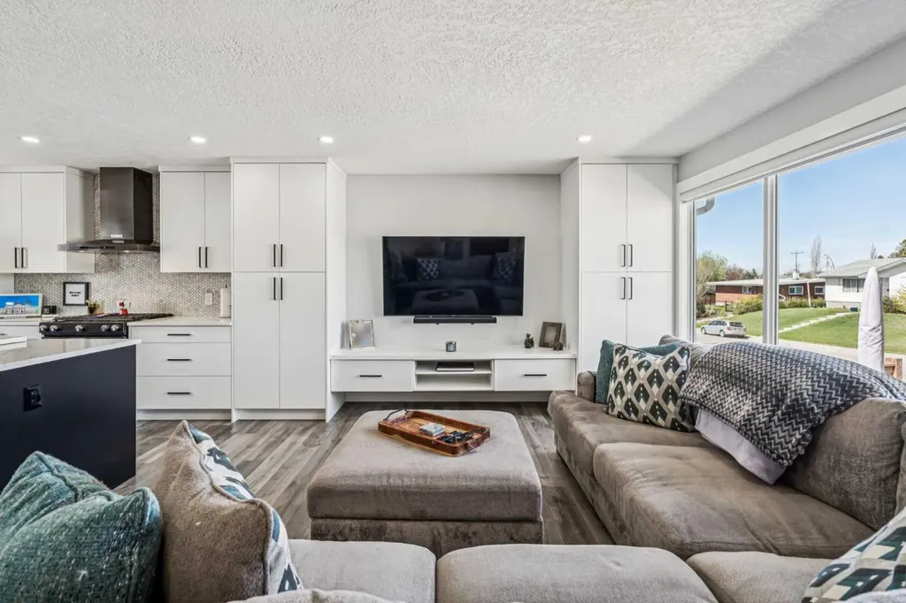 2219 Munro Drive NE Calgary AB T2E 5Y7