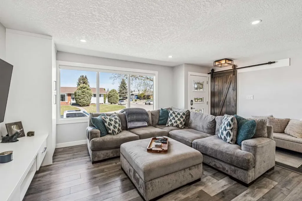 2219 Munro Drive NE Calgary AB T2E 5Y7