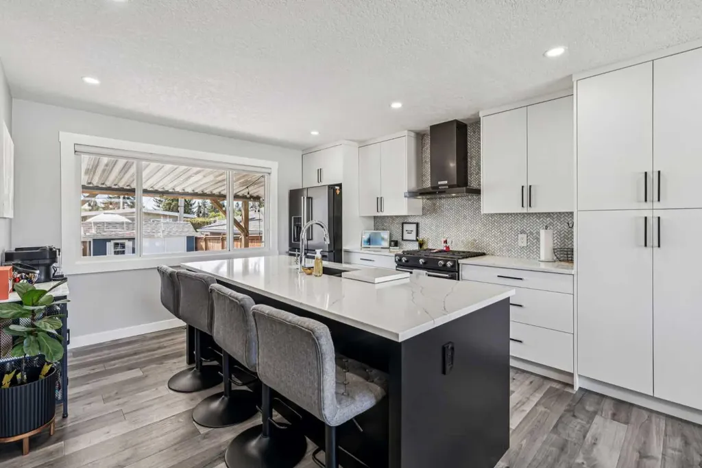 2219 Munro Drive NE Calgary AB T2E 5Y7
