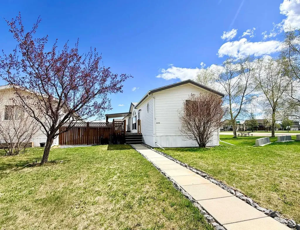 4432 59 Street Rocky Mountain House AB T4T 2A2