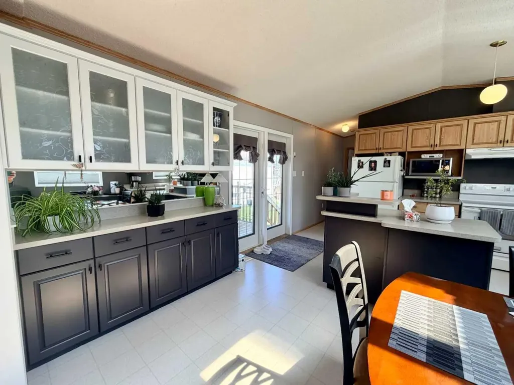 4432 59 Street Rocky Mountain House AB T4T 2A2