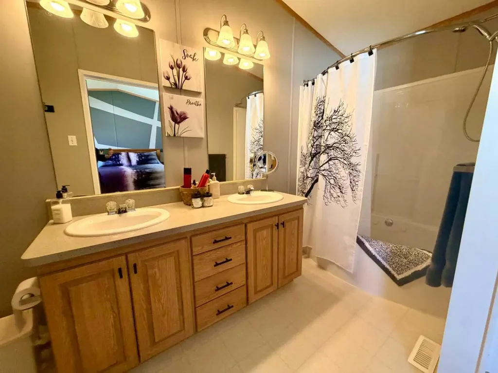 4432 59 Street Rocky Mountain House AB T4T 2A2