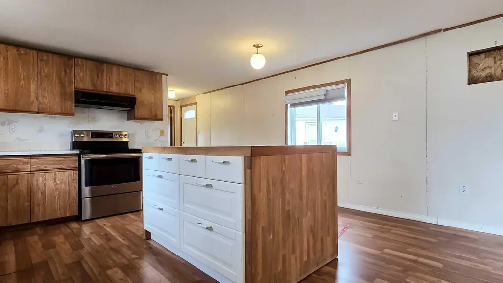 118 Parkland Acres Lacombe AB T4L 1S8