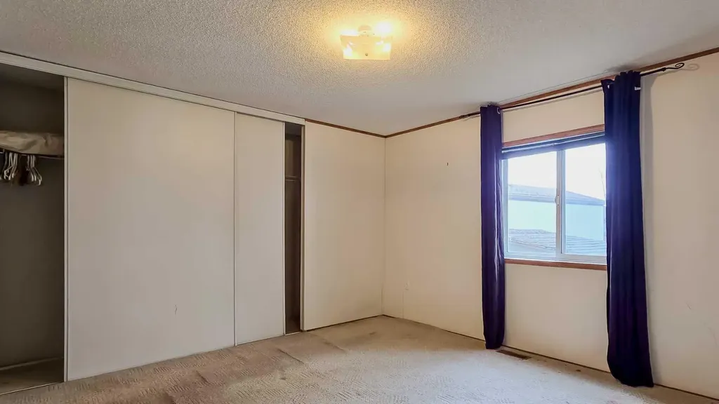 118 Parkland Acres Lacombe AB T4L 1S8